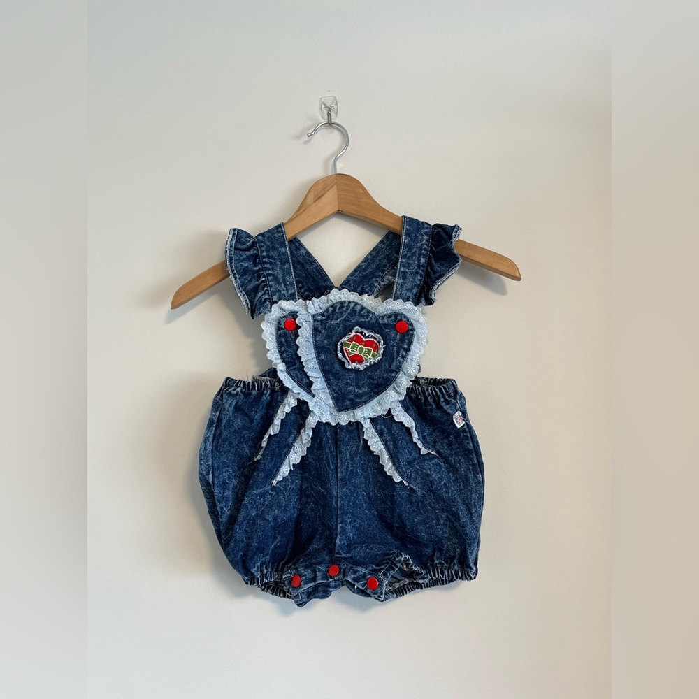 Vintage Great Flamingos embroidered strawberry denim shortalls 🖤 - Picture 3 of 10